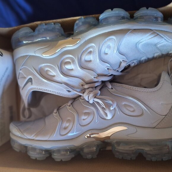 AIR VAPORMAX PLUS main image 6